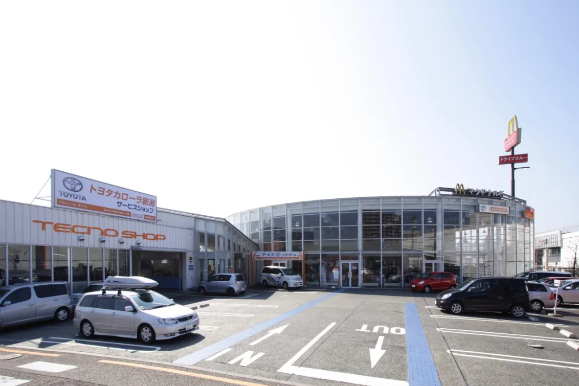 トヨタカローラ新潟株式会社_青山フォーラム店_店舗外観