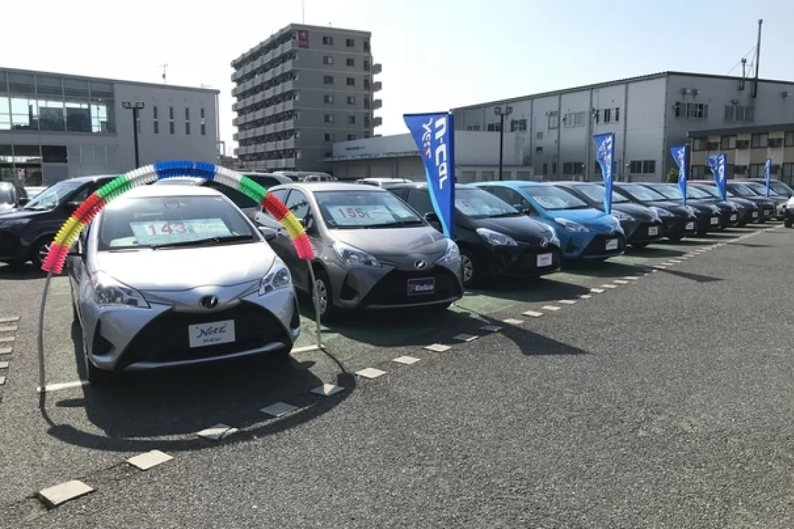 ネッツトヨタ新潟_亀田うのこ店_自動車写真