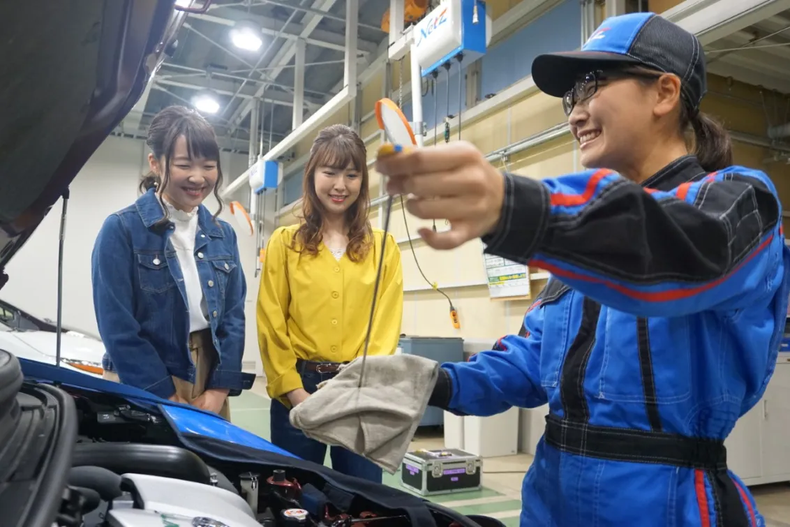 ネッツトヨタ新潟_新大前店_お客様への説明風景