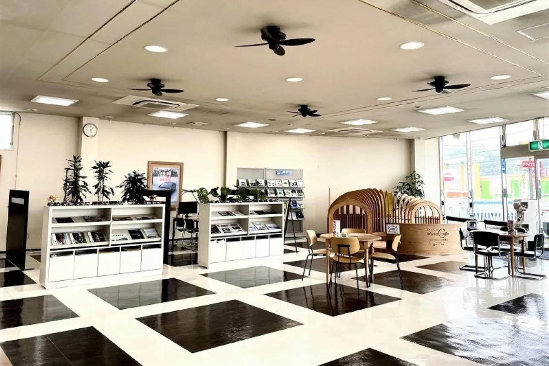 ネッツトヨタ和歌山_紀ノ川店_内観2