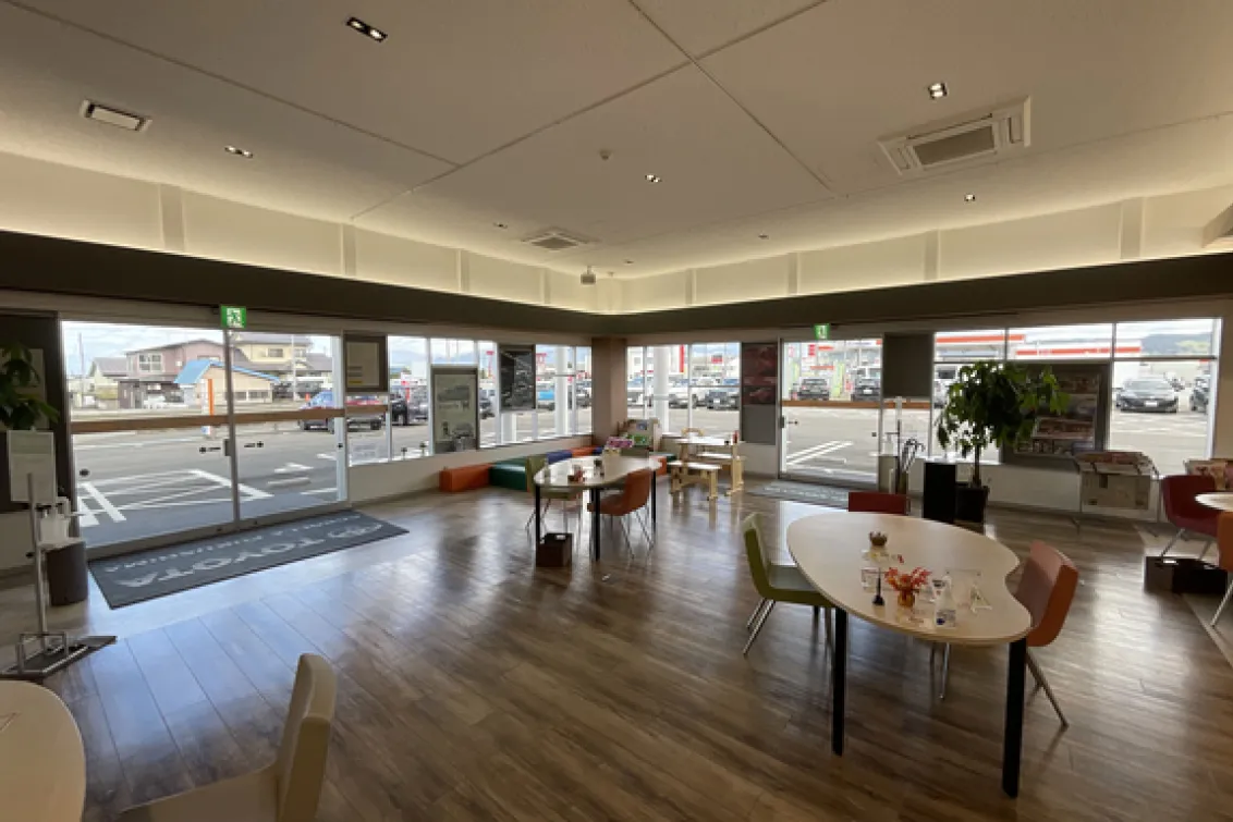 トヨタカローラ福島株式会社_城北店_内観