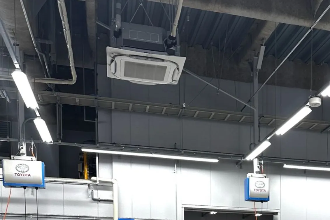 ネッツトヨタゾナ神戸株式会社_兵庫店_整備場2
