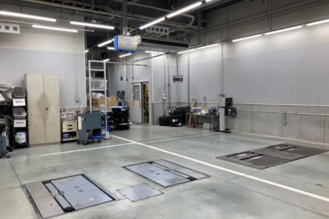 ネッツトヨタゾナ神戸株式会社_伊丹店_整備場2