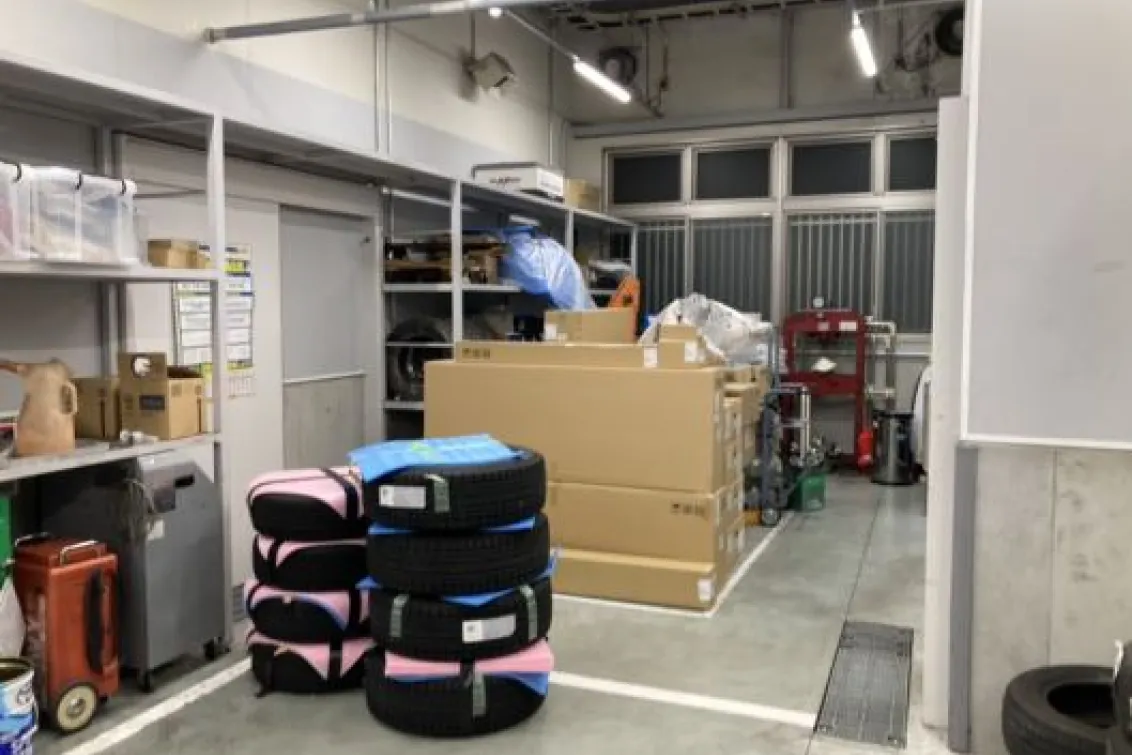 ネッツトヨタゾナ神戸株式会社_伊丹店_整備場3