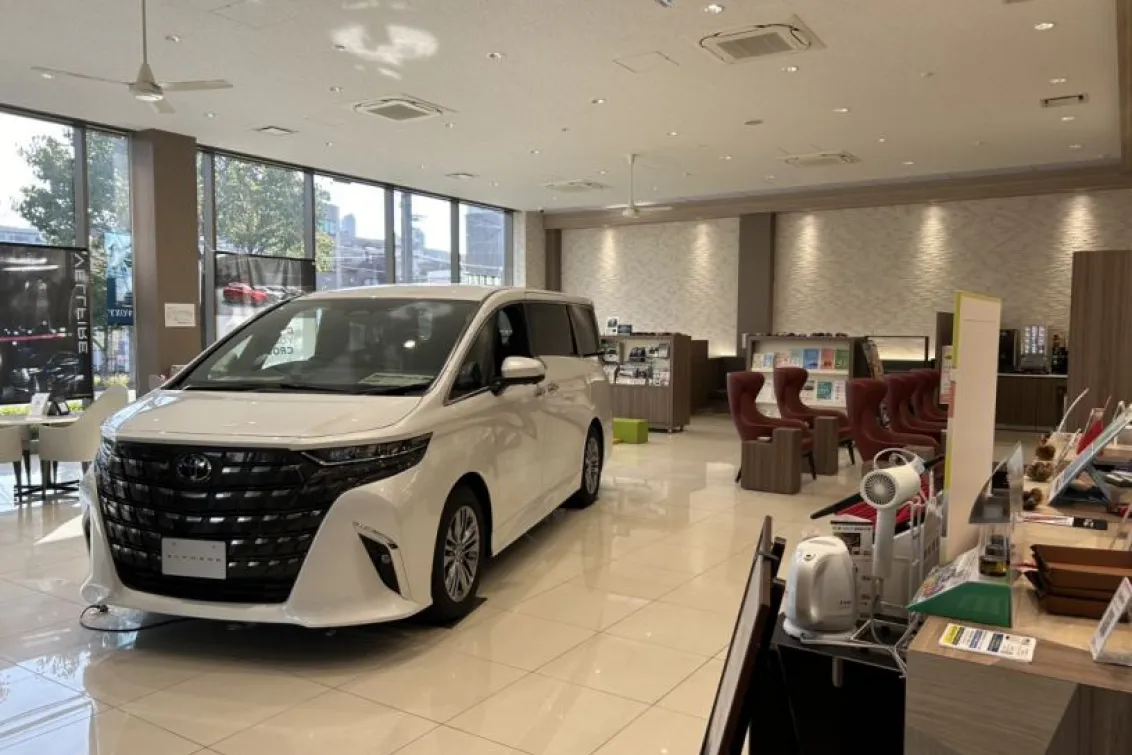 ネッツトヨタゾナ神戸株式会社_川西店_店舗内装2