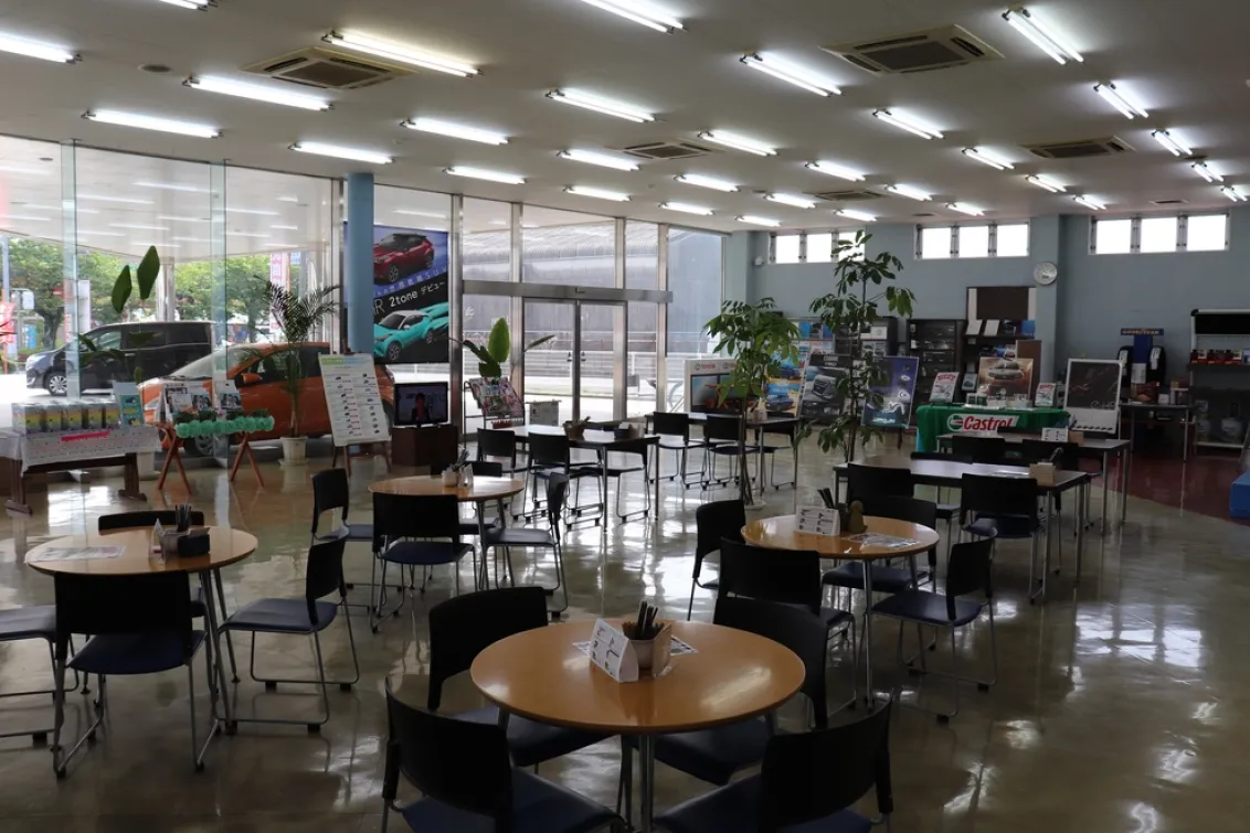 宮崎トヨタ自動車株式会杜 ＿小林店＿店舗内観