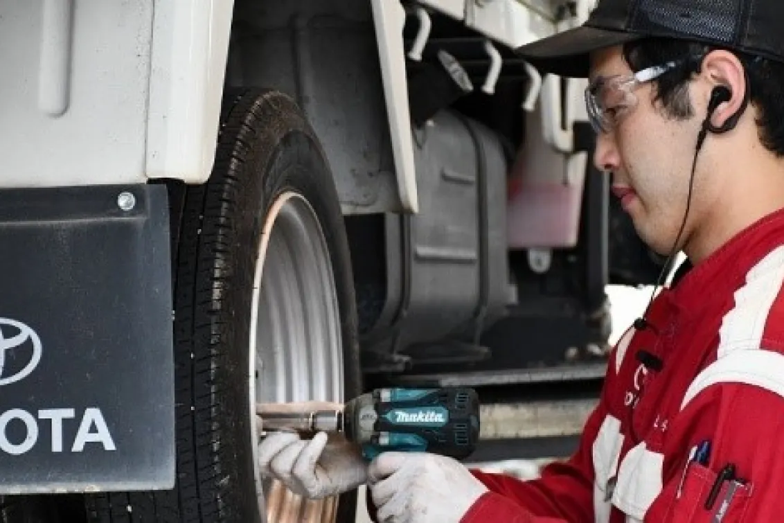 トヨタ_愛媛トヨタ自動車株式会社_松山・久米窪田店_作業風景