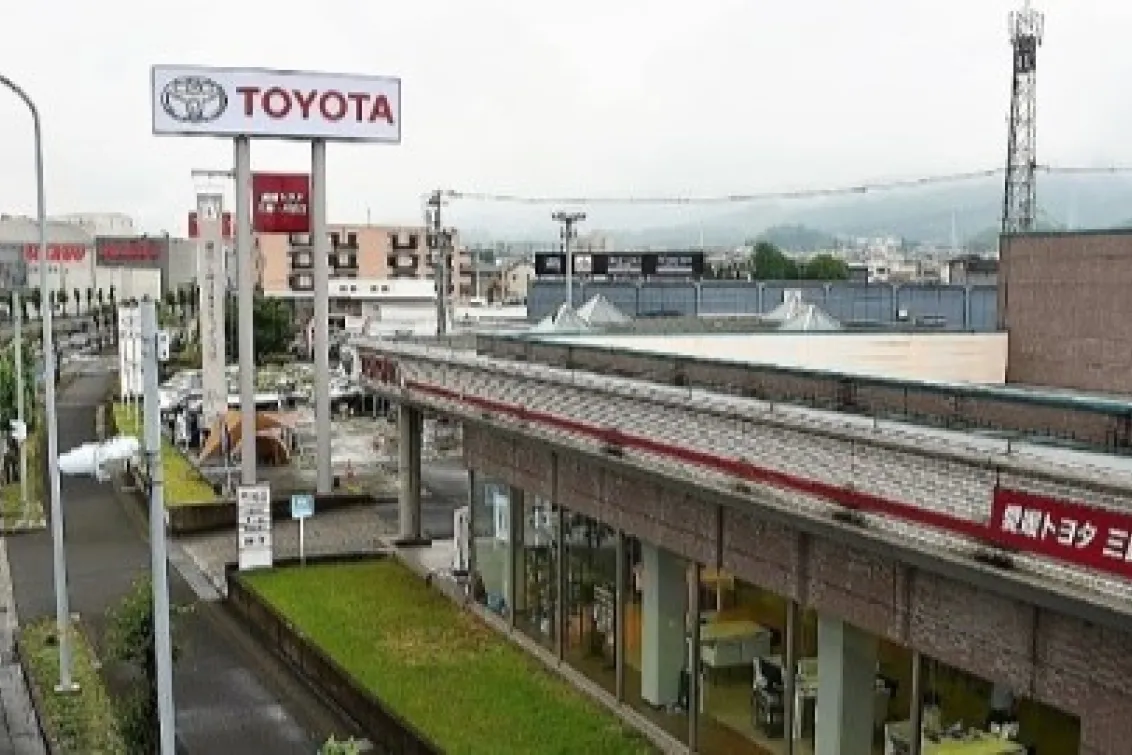 トヨタ_愛媛トヨタ自動車株式会社_三島・川之江店_外観