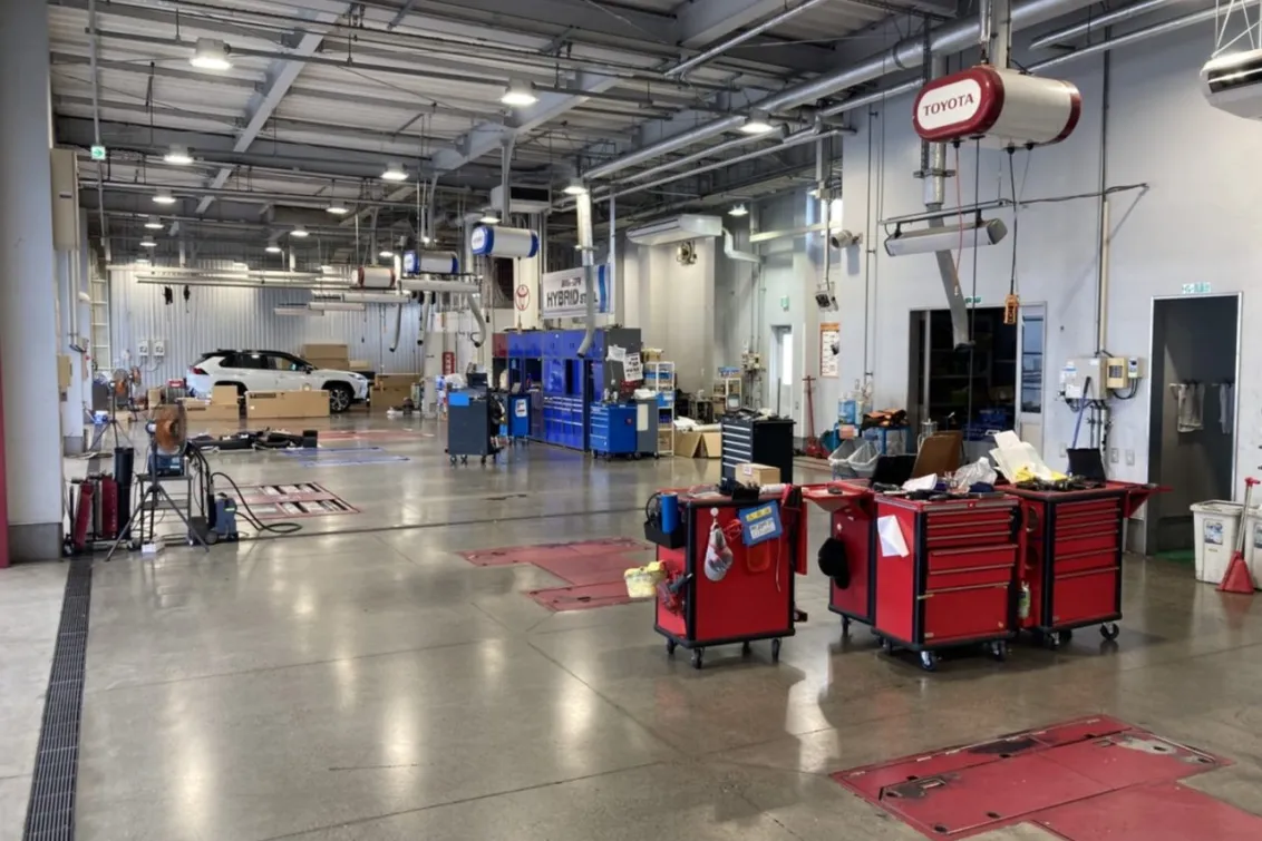 静岡トヨタ自動車株式会社_葵町店_店舗内装