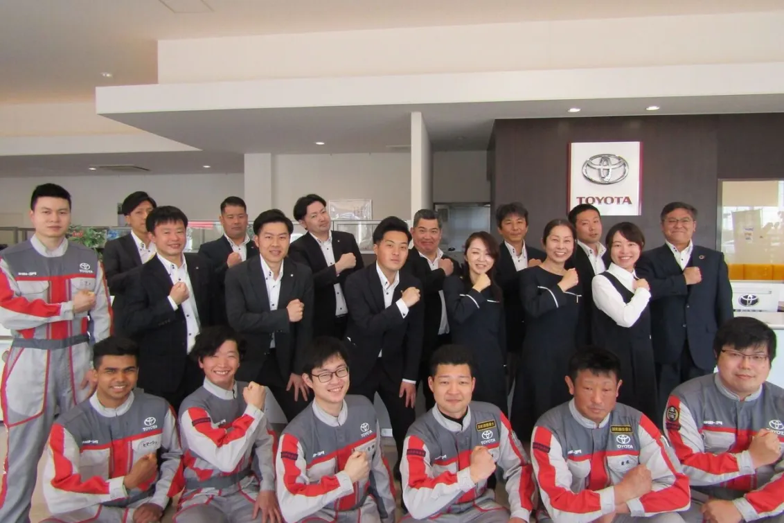 静岡トヨタ自動車株式会社_磐田中泉店_スタッフの皆様写真