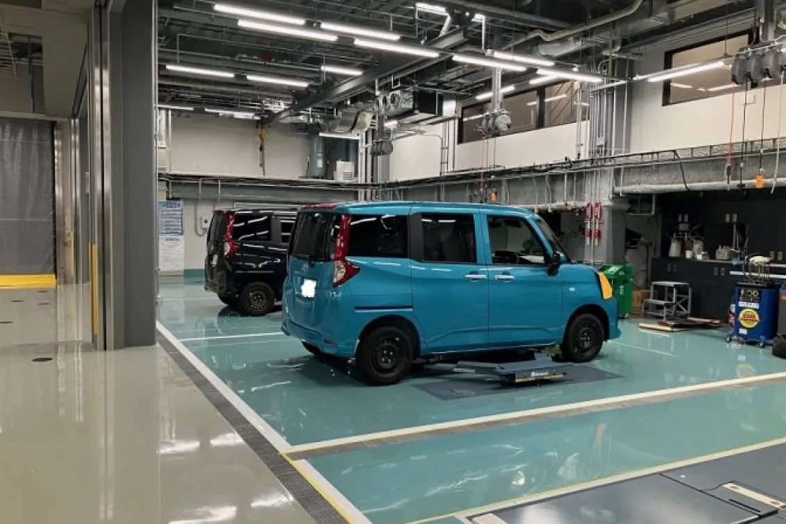 トヨタカローラ名古屋株式会社_豊橋下地店_内観