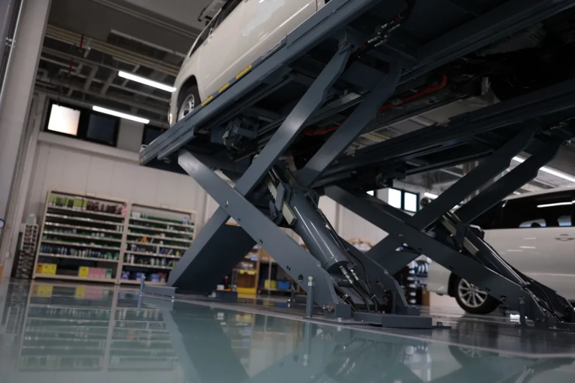 トヨタカローラ名古屋株式会社_豊川店_内観