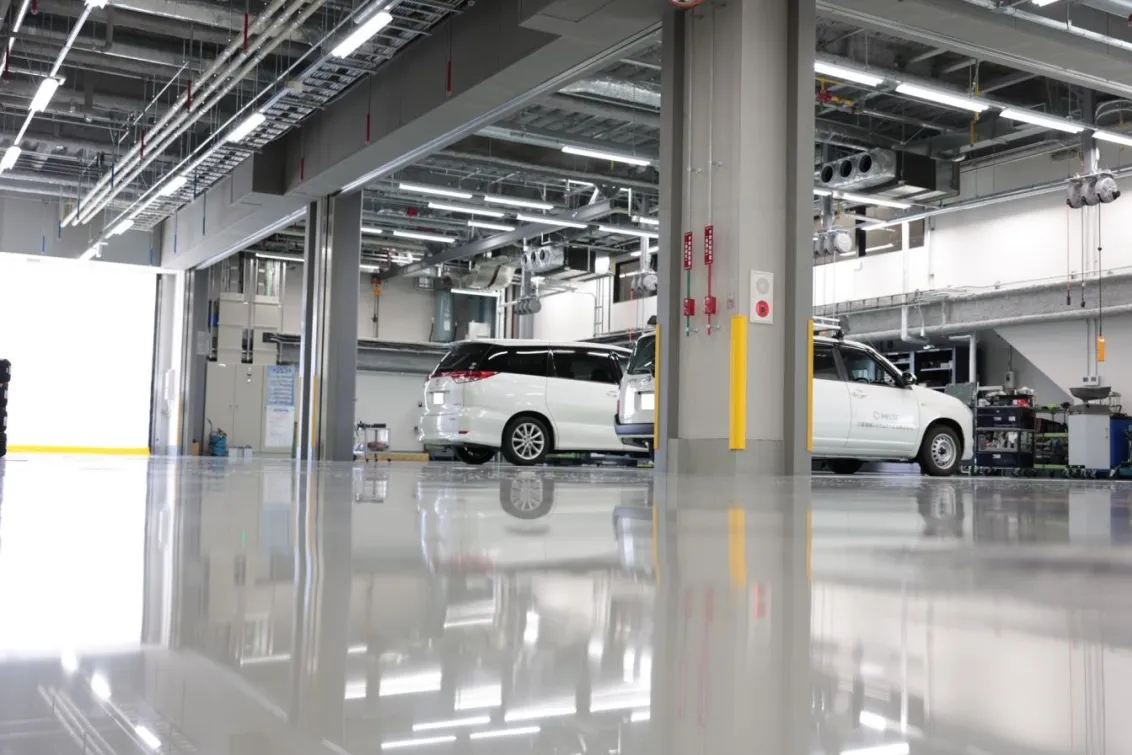 トヨタカローラ名古屋株式会社_豊川店_内観2