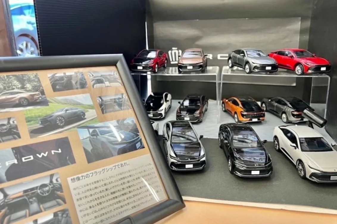 トヨタカローラ名古屋株式会社_大府店_内観