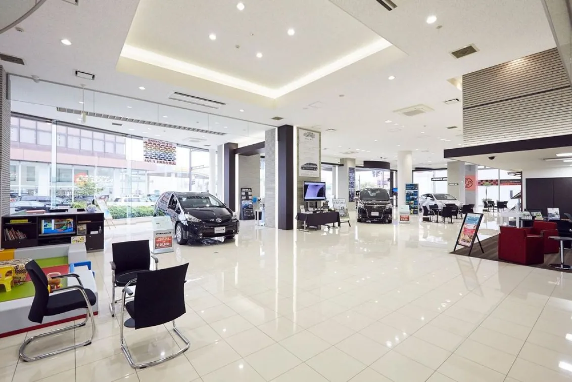 トヨタモビリティ富山株式会社_ランドマークSOTY_店舗内観1