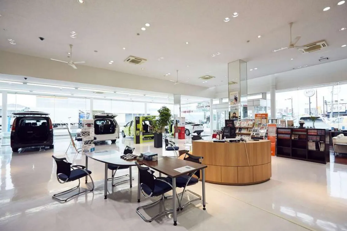 トヨタモビリティ富山株式会社_富山インター_店舗内観1