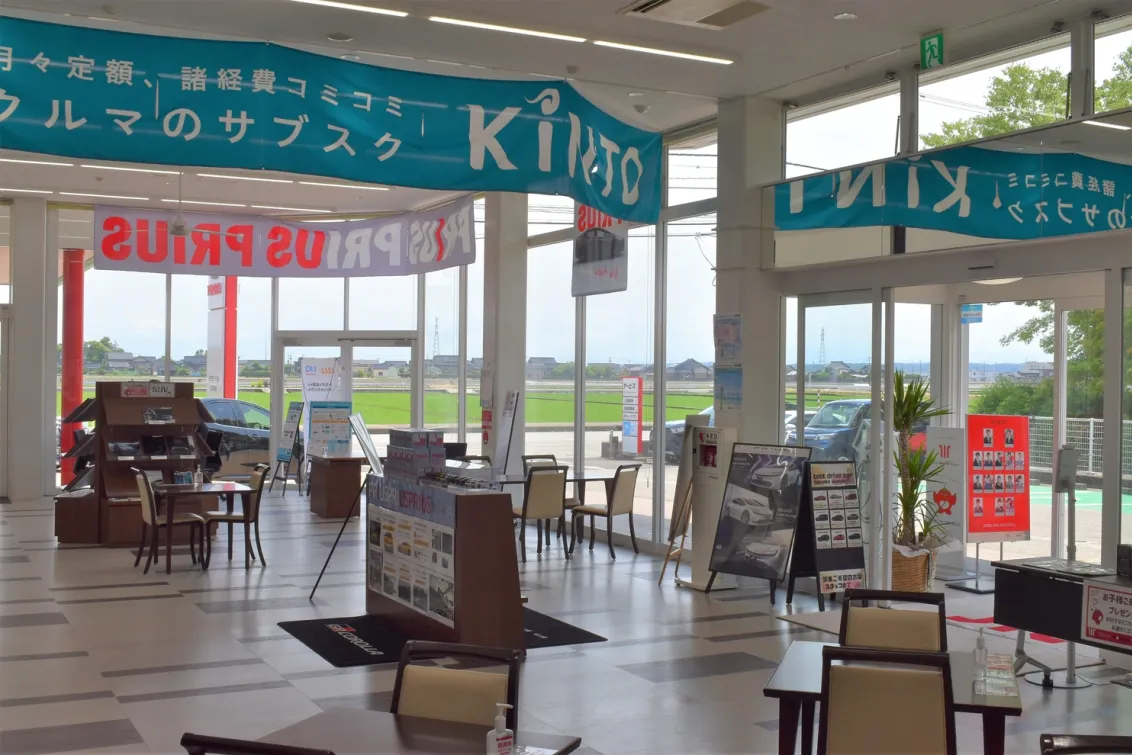 トヨタモビリティ富山株式会社_高岡駅南_店舗内観1