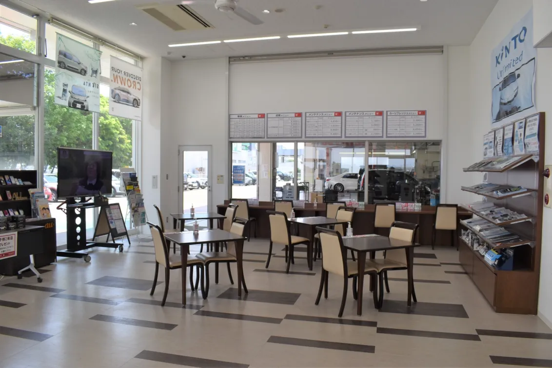 トヨタモビリティ富山株式会社_高岡駅南_店舗内観2