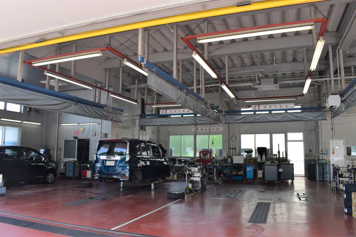 トヨタモビリティ富山株式会社_高岡駅南_整備工場