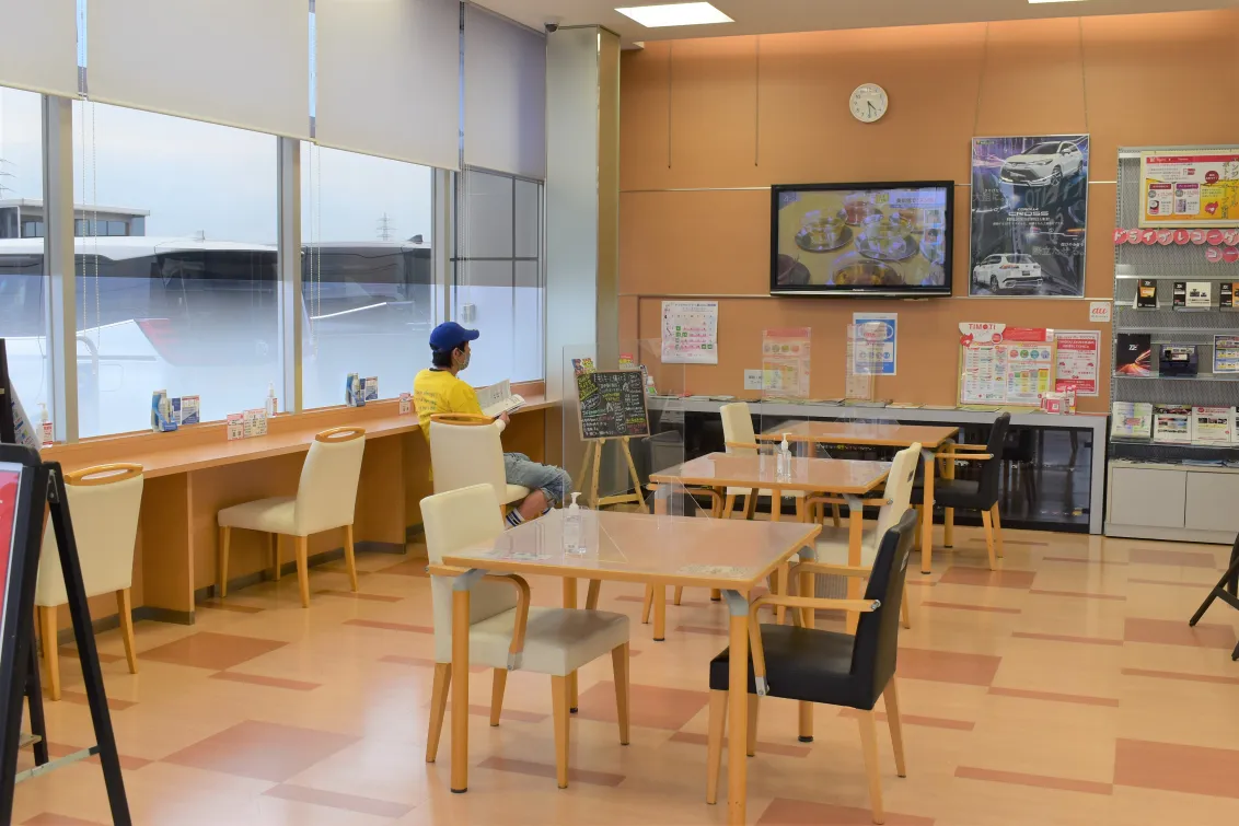 トヨタモビリティ富山株式会社_Seul高岡南_店舗内観1