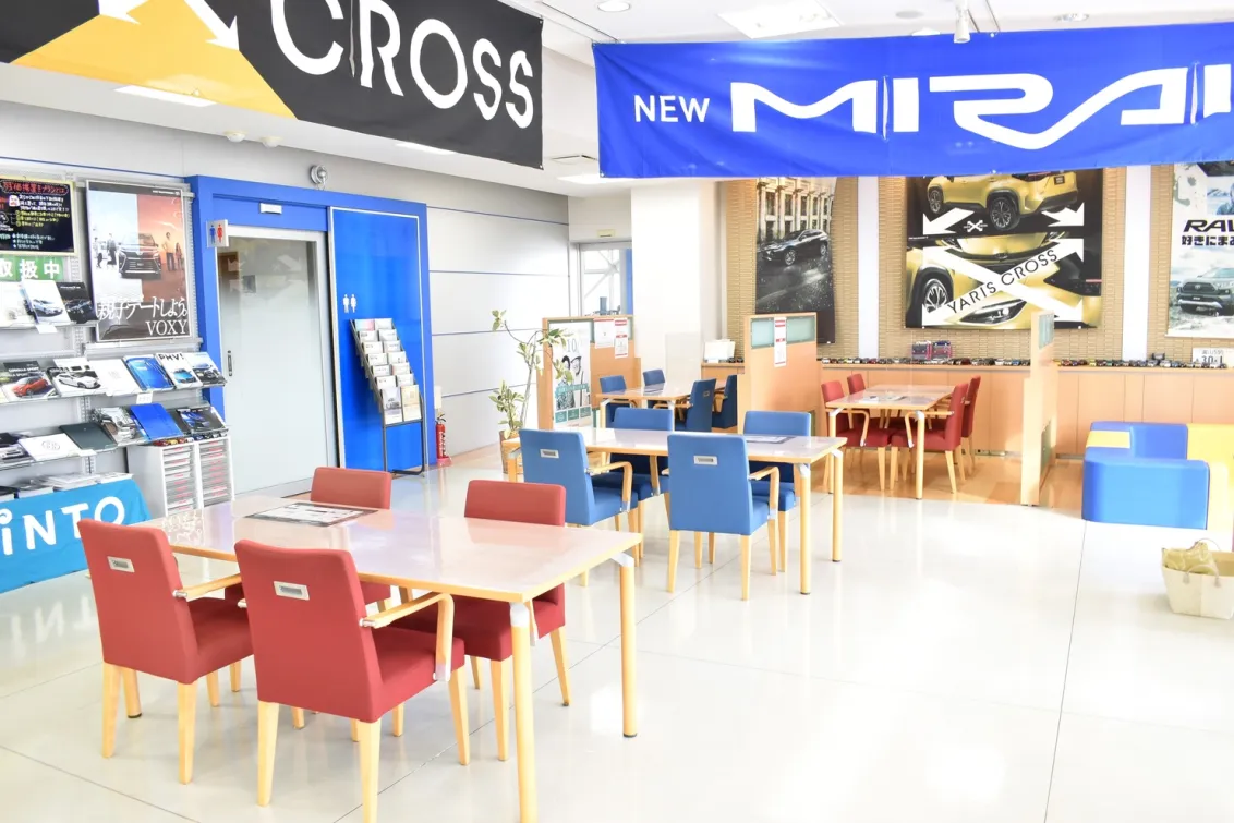 トヨタモビリティ富山株式会社_Seul高岡南_店舗内観2