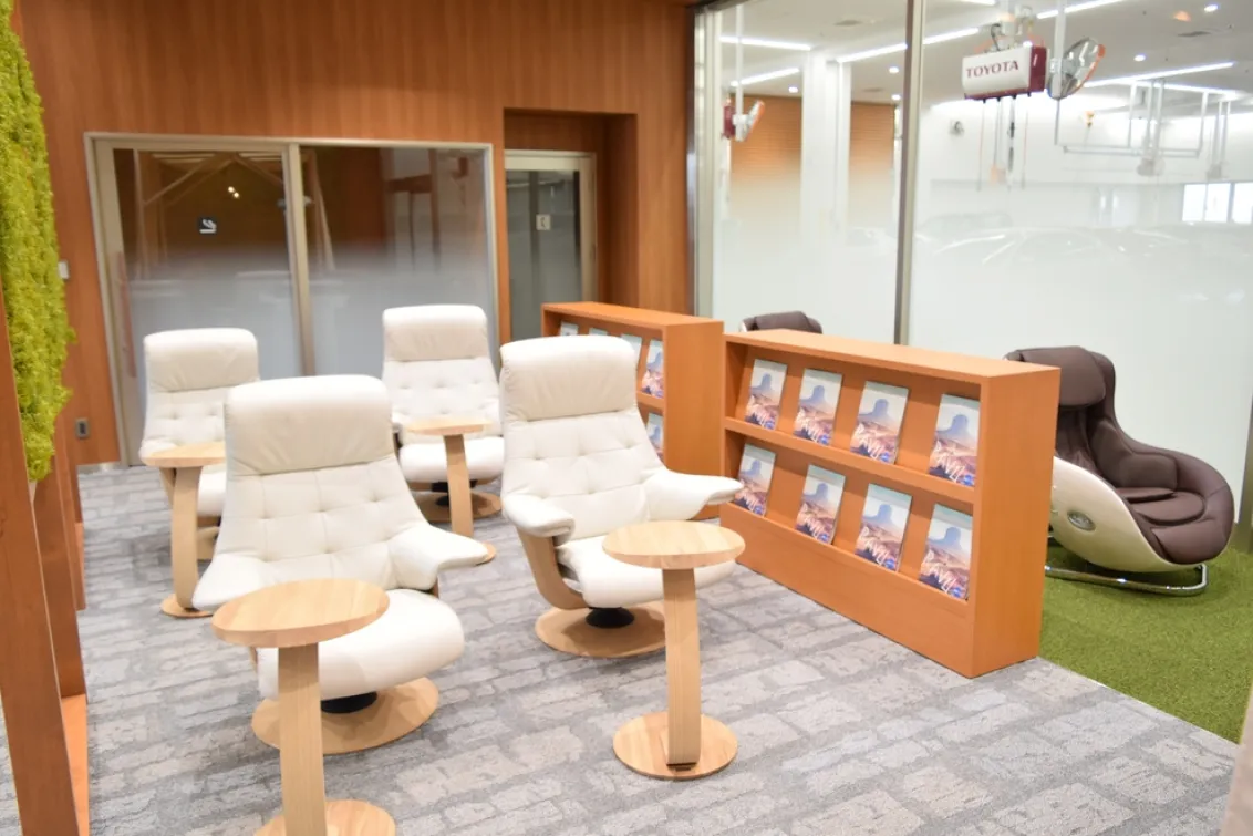 トヨタモビリティ富山株式会社_魚津_店舗内観2