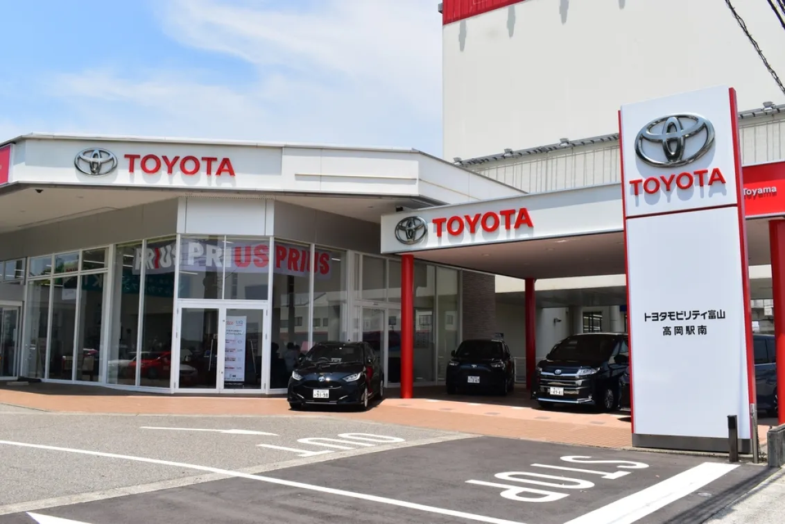 トヨタモビリティ富山株式会社_高岡駅南_店舗外観