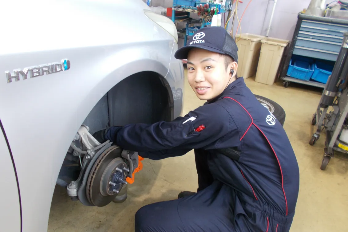 栃木トヨタ自動車株式会社_岩曽店_整備スタッフ