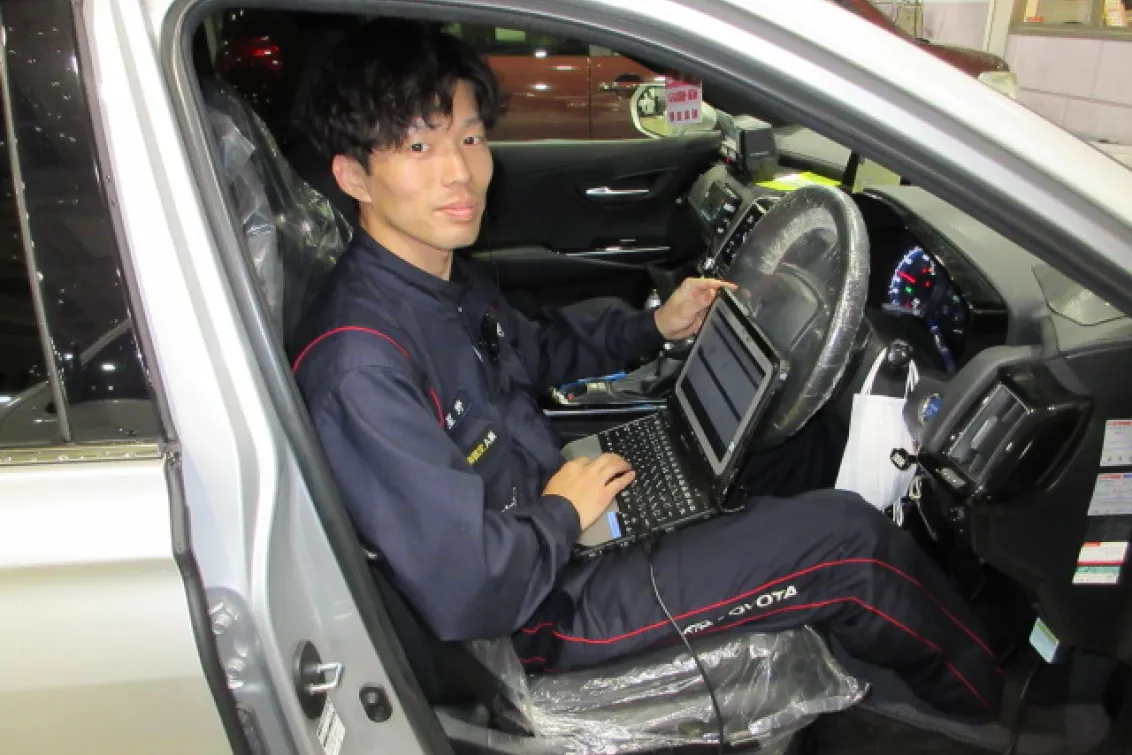 栃木トヨタ自動車株式会社_駒生店_整備スタッフ1