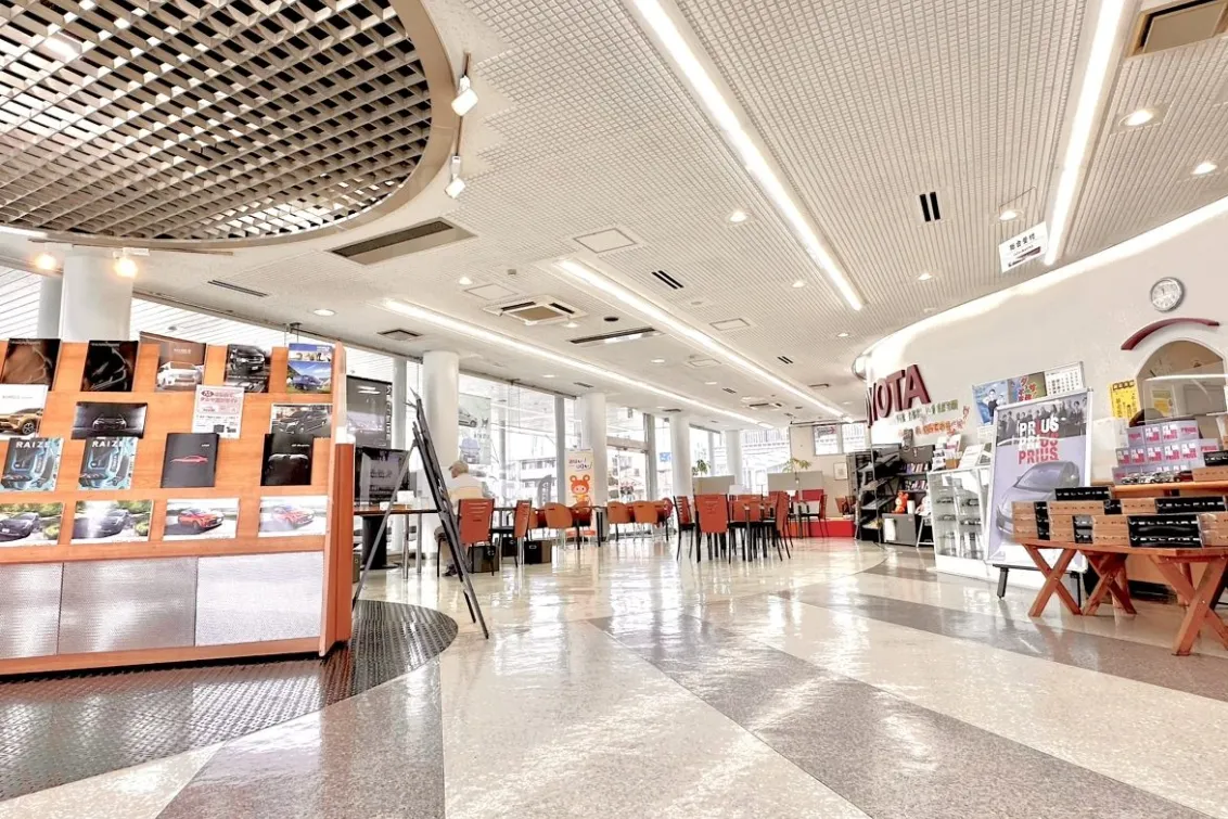  栃木トヨタ自動車株式会社_泉が丘店_店舗内観