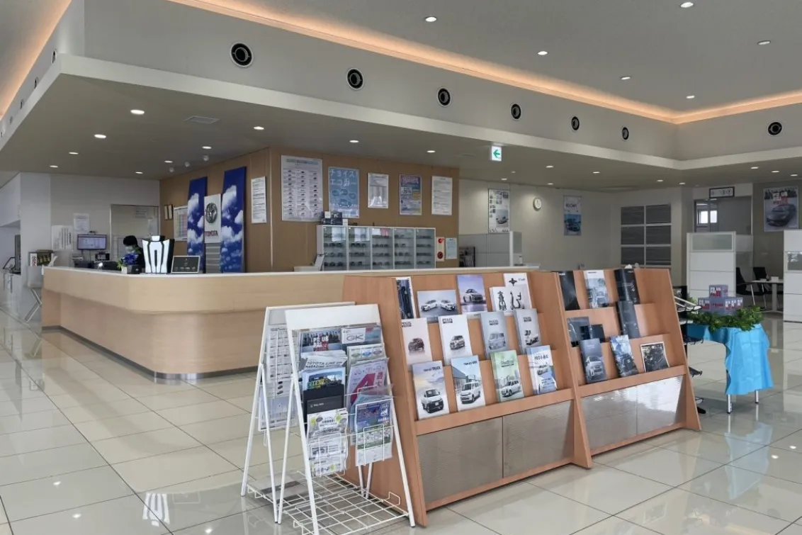  栃木トヨタ自動車株式会社_朝倉店_店舗内観