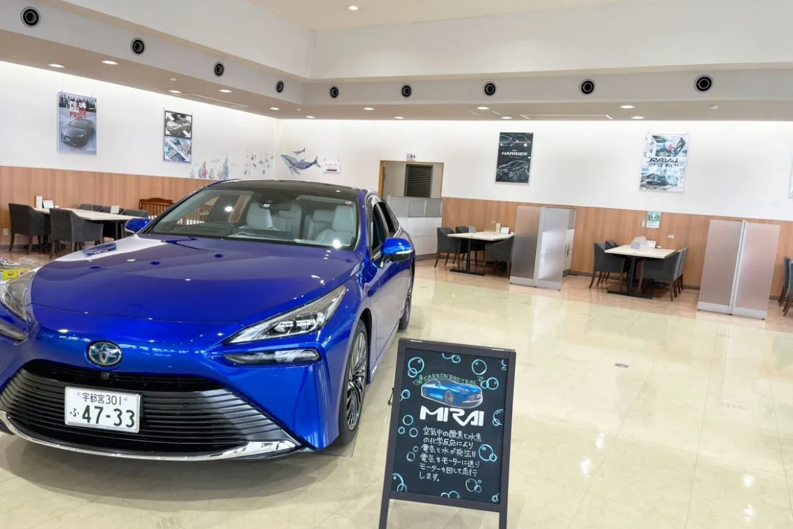 栃木トヨタ自動車株式会社_佐野店_店舗内観1