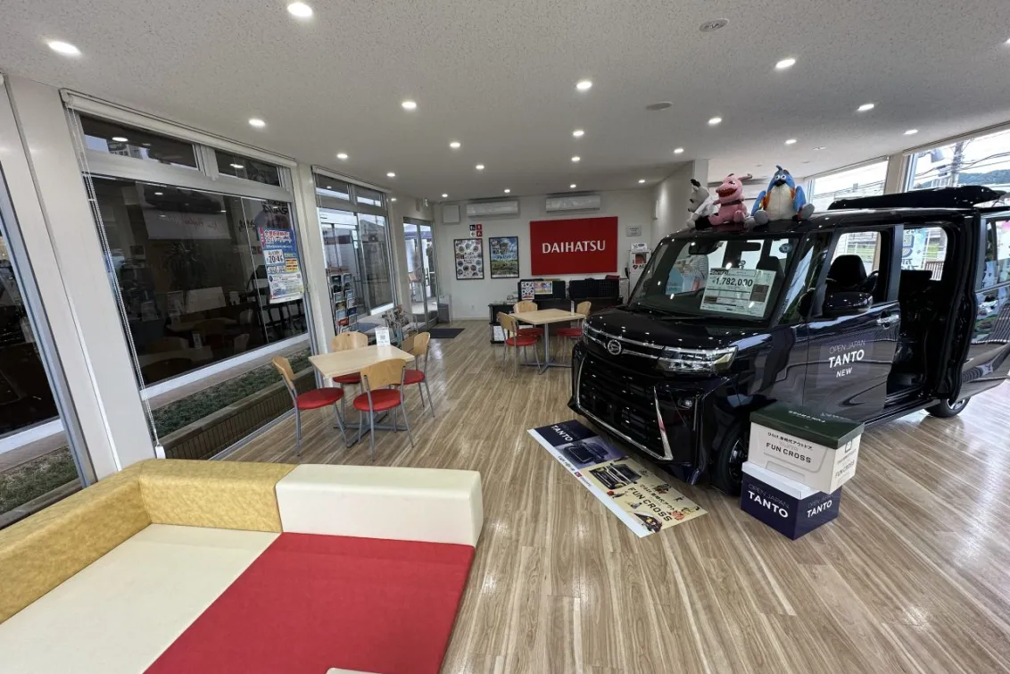 栃木トヨタ自動車株式会社_那須烏山店_店舗内観