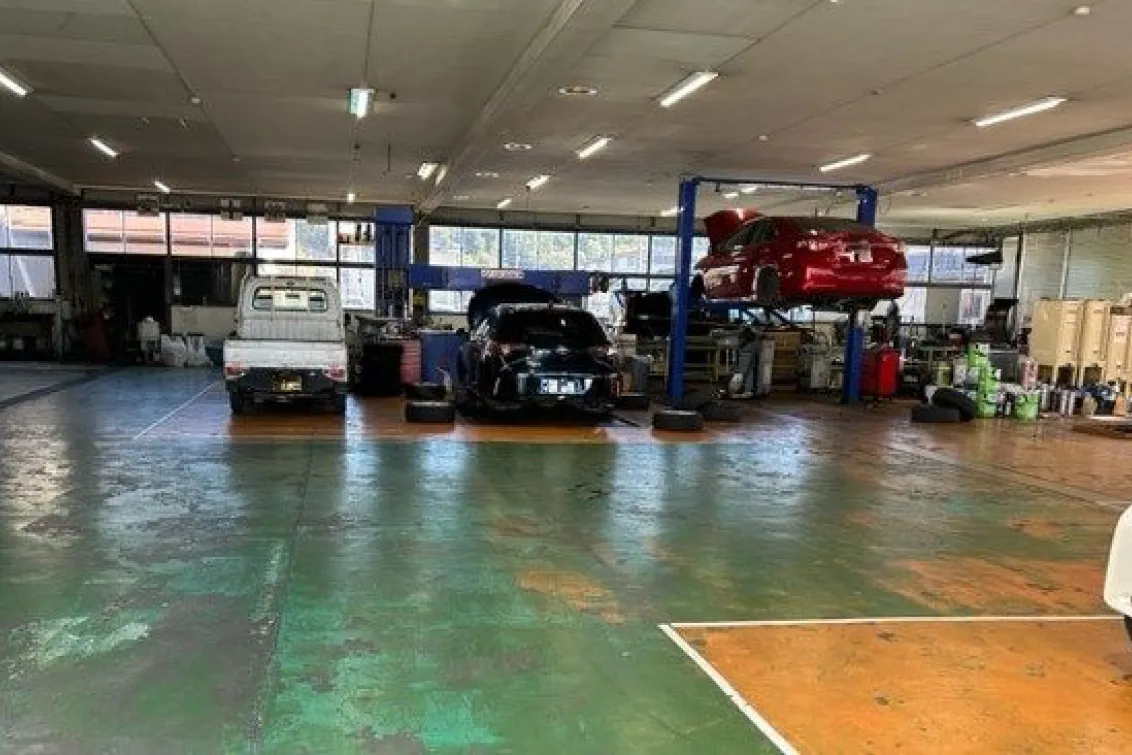 長野トヨタ自動車株式会社_伊那店_内観