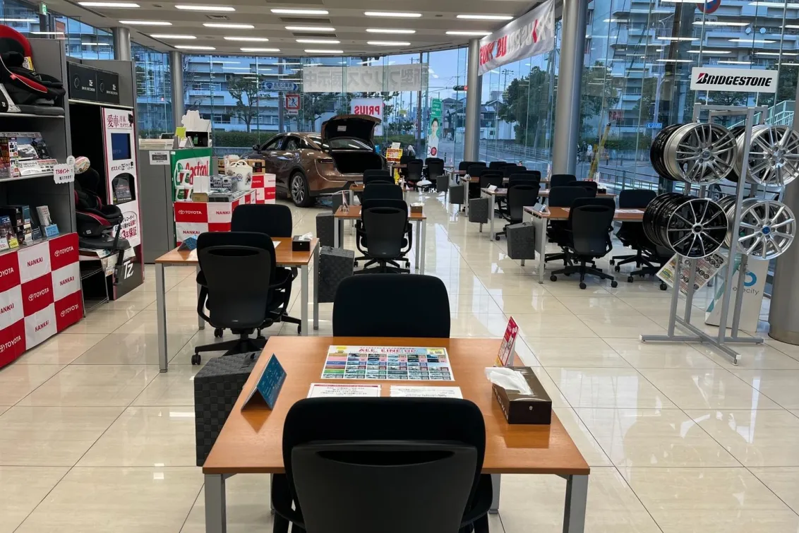 トヨタカローラ南海_カローラ住吉店_店舗内装