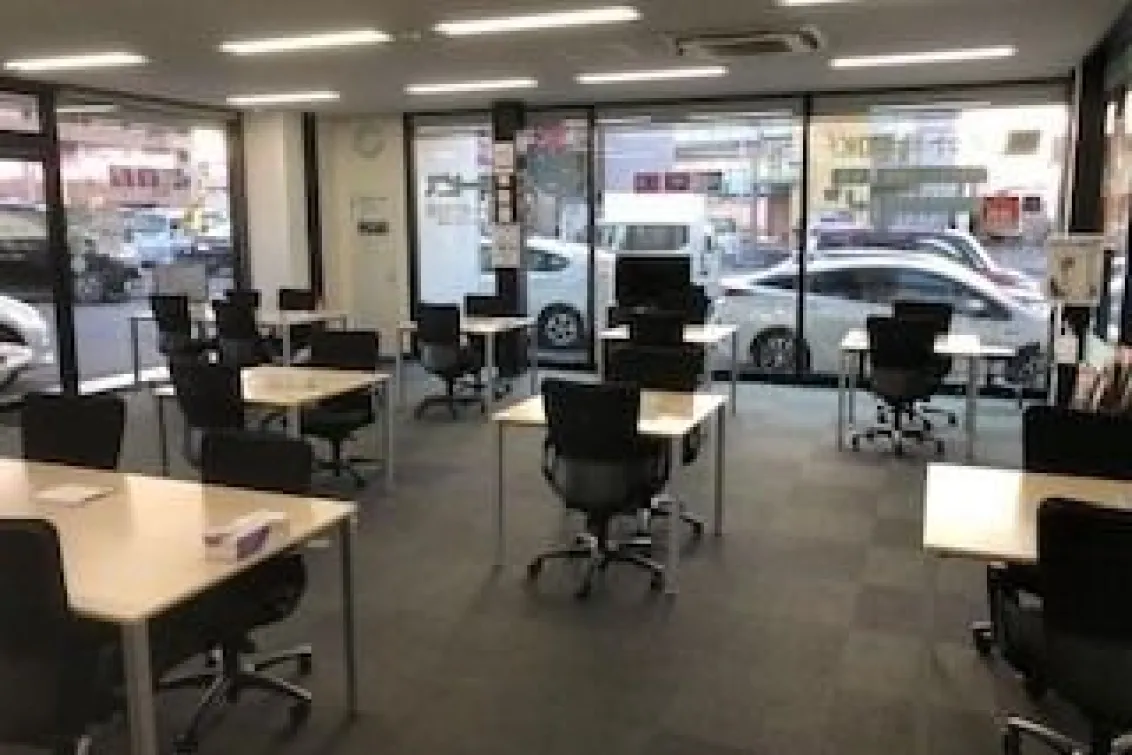 トヨタカローラ南海_カローラ松原店_店舗内装
