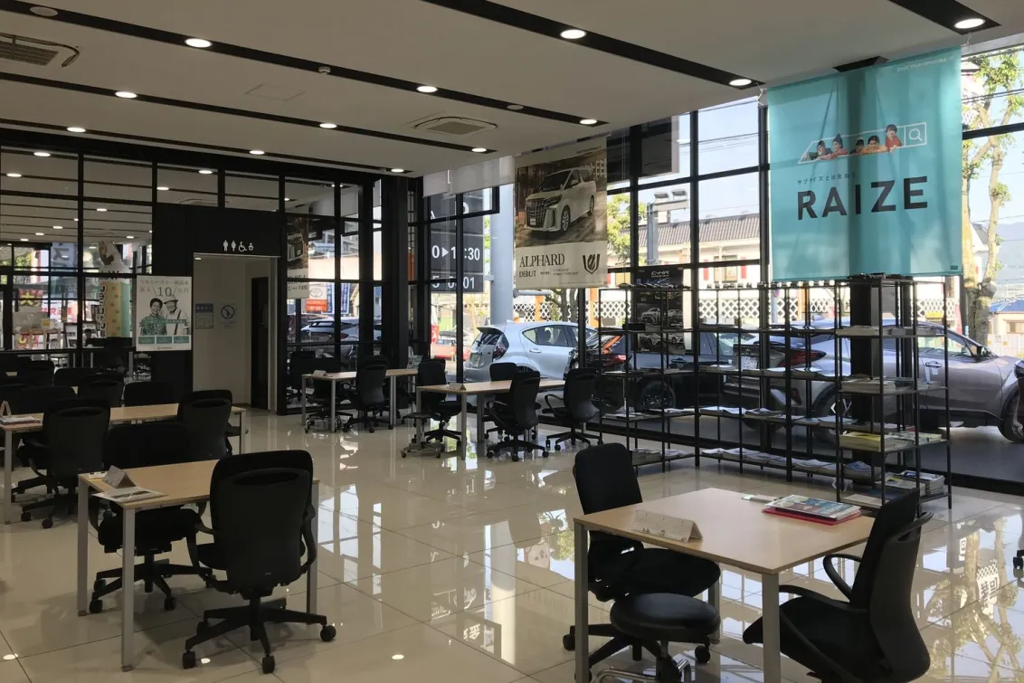 トヨタカローラ南海_カローラ金剛店_店舗内装