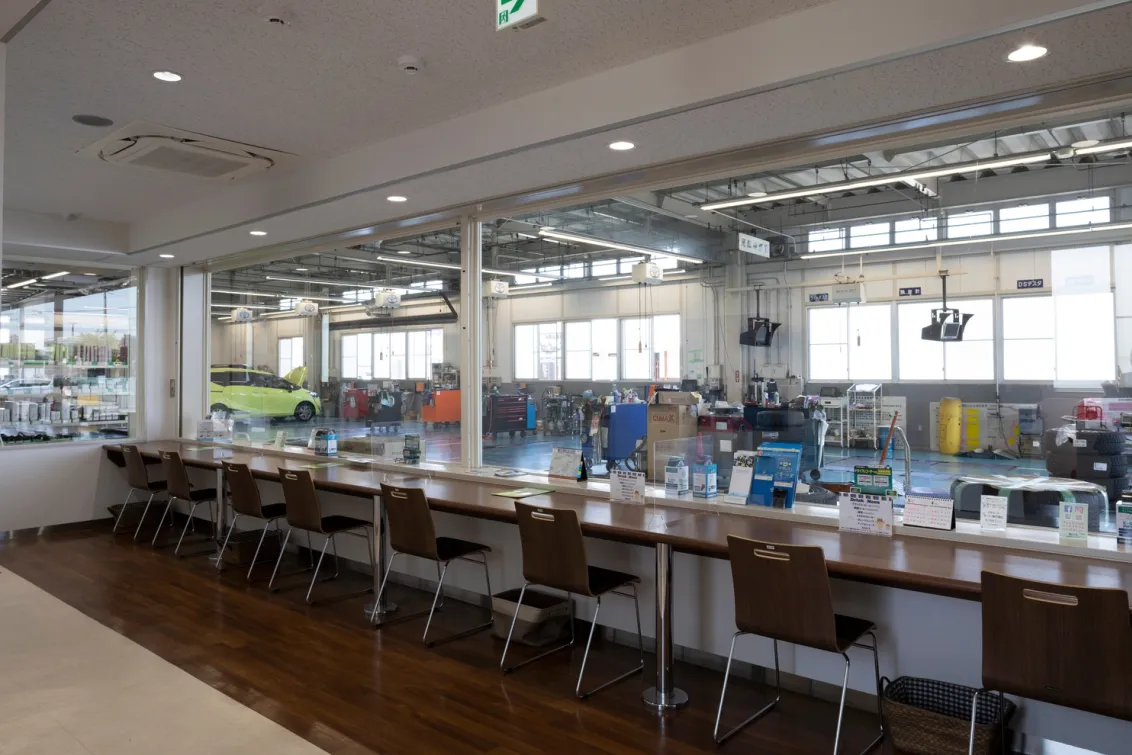 栃木トヨペット株式会社_小山駅南通り店_店舗内装