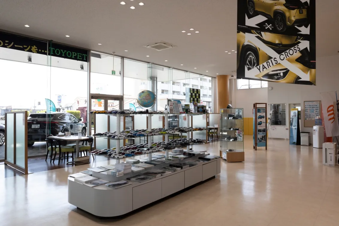 栃木トヨペット株式会社_小山駅南通り店_店舗内装