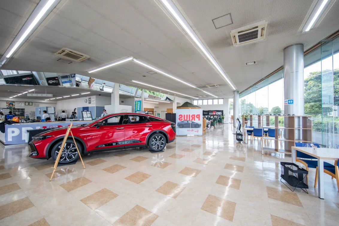 ネッツトヨタ和歌山_ＧＲ Ｇａｒａｇｅ わかやま岩出_内観