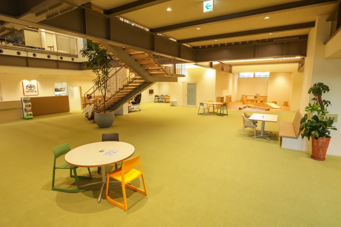 ネッツトヨタ愛媛株式会社_だんだんＰＡＲＫ_店舗内装