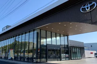 ネッツトヨタ東都株式会社_ベイ幕張店_外観