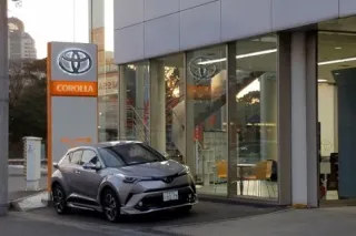 トヨタカローラ千葉株式会社 幕張店