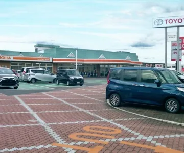 トヨタカローラ岡山_店舗外観