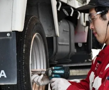 トヨタ_愛媛トヨタ自動車株式会社_松山・久米窪田店_作業風景