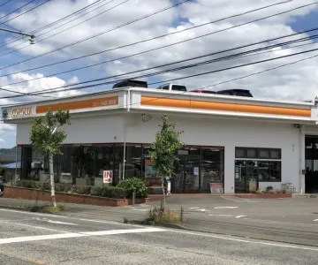 トヨタカローラ山梨株式会社 吉田店　店舗外観