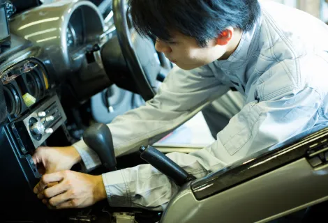 トヨワク自動車整備士写真